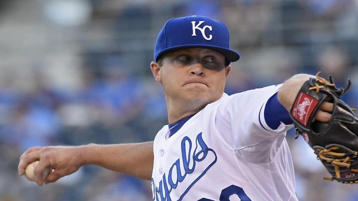
 Royals starting pitcher Kris Medlen throws in the first inning during Monday's baseball game against the Orioles at Kauffman Stadium.

