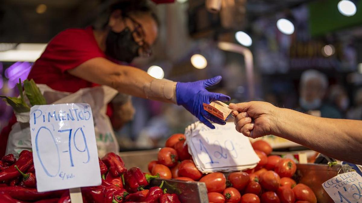 Spaniards are paying more for peppers as the whole world copes with rising prices for oil and other goods.