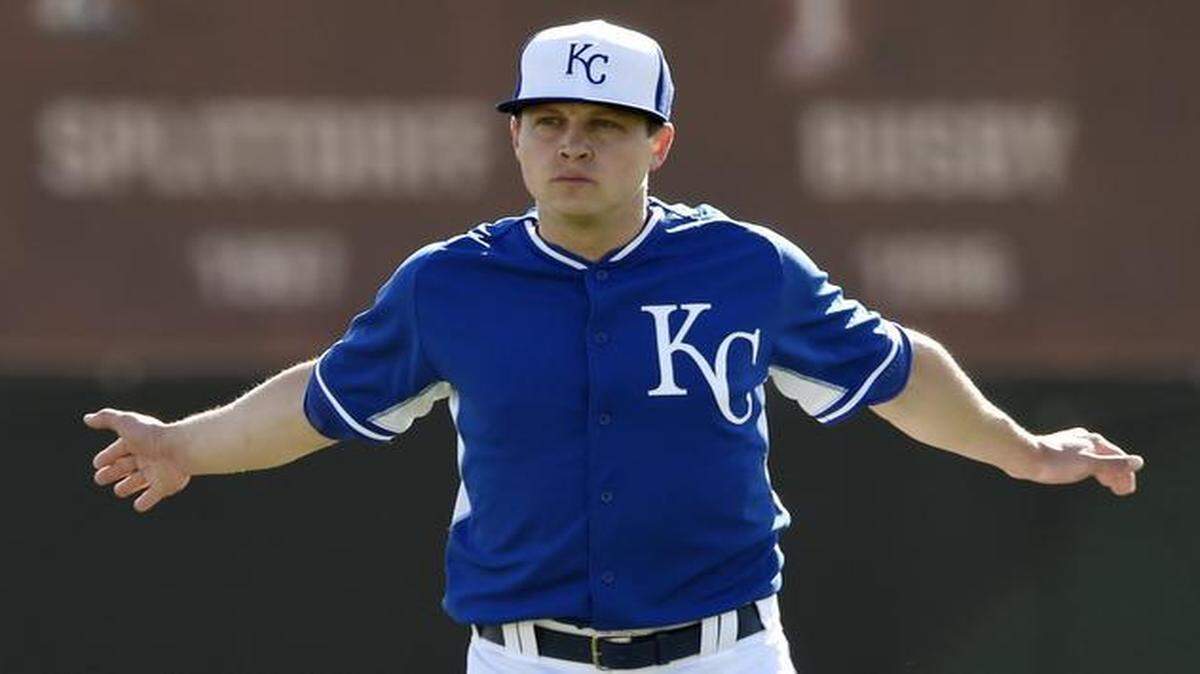 
Kansas City Royals pitcher Kris Medlen stretches during Sunday’s spring training workout for the Royals on February 22, 2015 in Surprise, Ariz.
