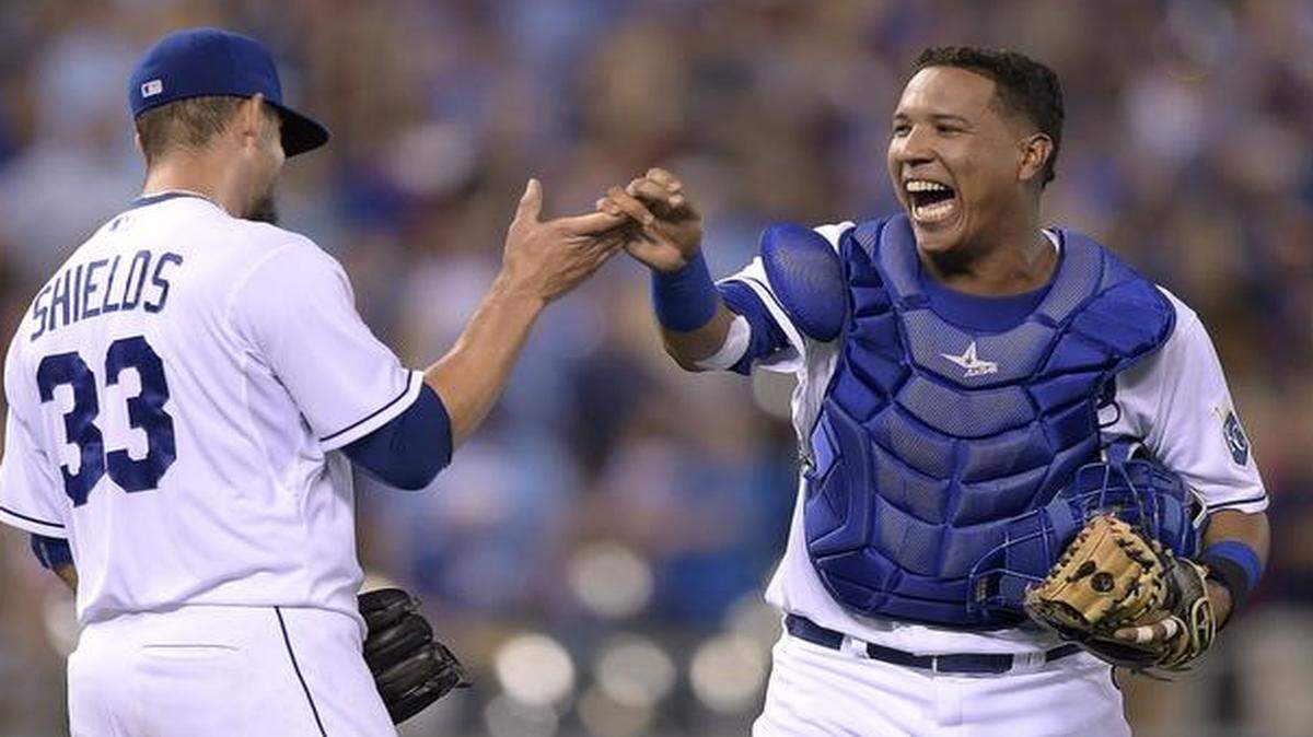 
Kansas City Royals catcher Salvador Perez (right) is back in the lineup.

