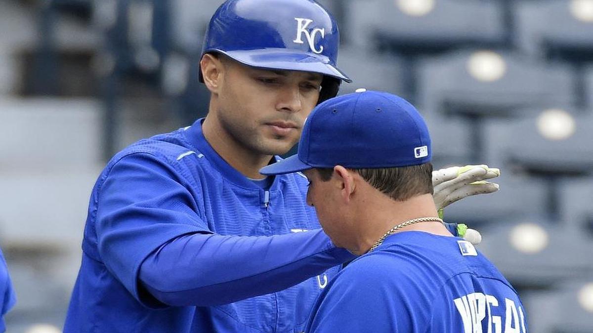 
Royals outfielder Alex Rios (left) gave pitcher Jason Vargas a pat on the back after a simulated game Friday.
