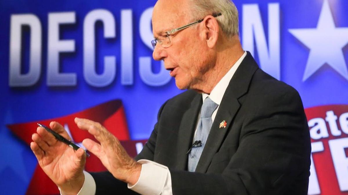 Sen. Pat Roberts should leave jokes about mammograms to the professional comedians, writes Dave Helling.