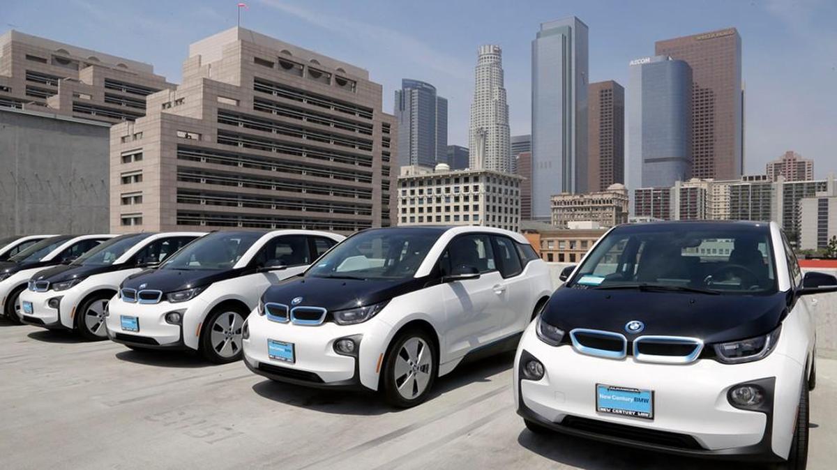 CAFE standards are an absurdly indirect way to regulate automotive emissions.