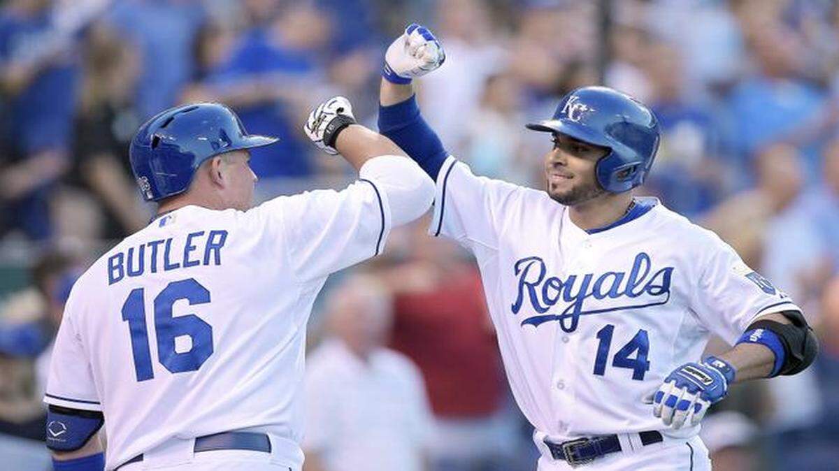 
Kansas City Royals second baseman Omar Infante (right) was congratulated by Billy Butler after hitting a two-run home run in Wednesday’s baseball game against the Oakland Athletics.
