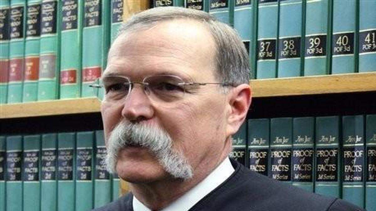
Chief Justice Lawton R. Nuss of the Kansas Supreme Court agrees with the opinion of a former chief justice of the Texas Supreme Court.
