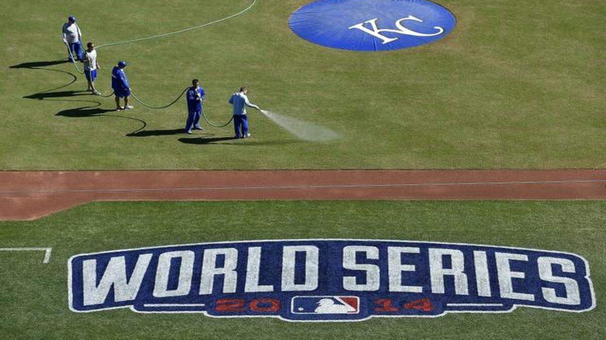 
The Royals grounds crew prepares Kauffman Stadium for the World Series.
