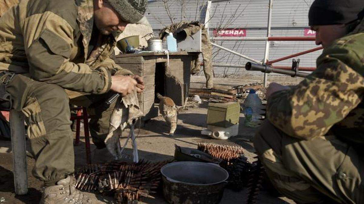 
Russia-backed rebels performed weapons maintenance at a checkpoint on the outskirts of Debaltseve, Ukraine, on Monday. More than 6,000 people have died in eastern Ukraine since the start of the conflict almost a year ago that has led to a “merciless devastation of civilian lives and infrastructure,” according to the U.N. human rights office.
