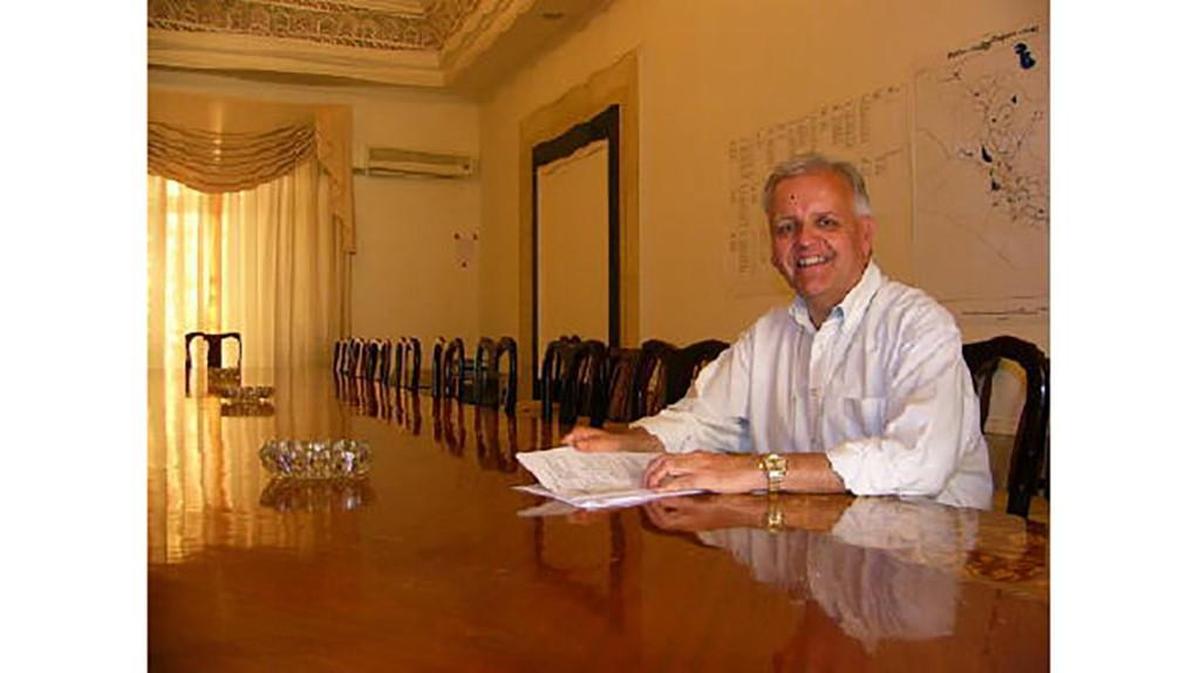 Stephen R. Hemphill at Saddam Hussein’s conference table in Iraq