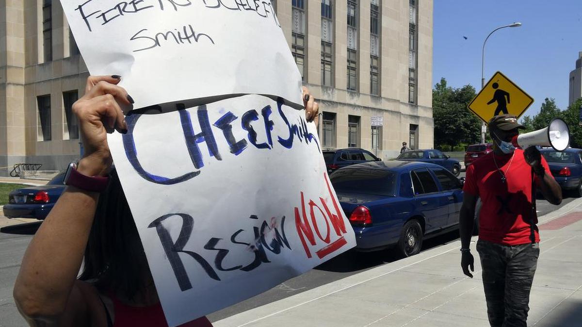 A small group of protesters gathered outside Kansas City police headquarters downtown demanding to be let into the police board of commissioners’ meeting June 16.