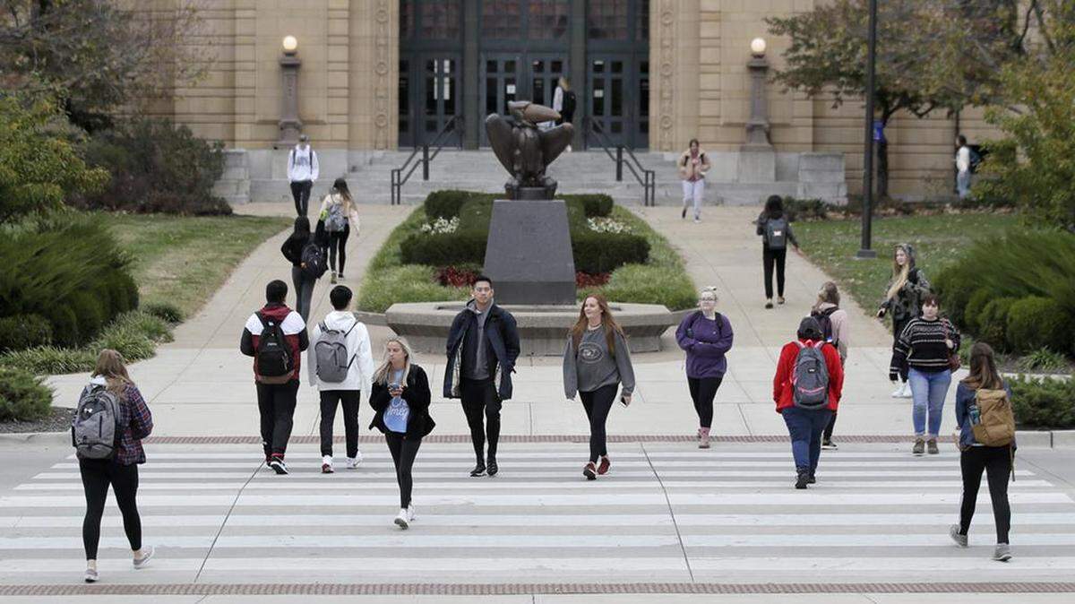 In 2020, KU and K-State attendees voted at higher rates than the state as a whole.
