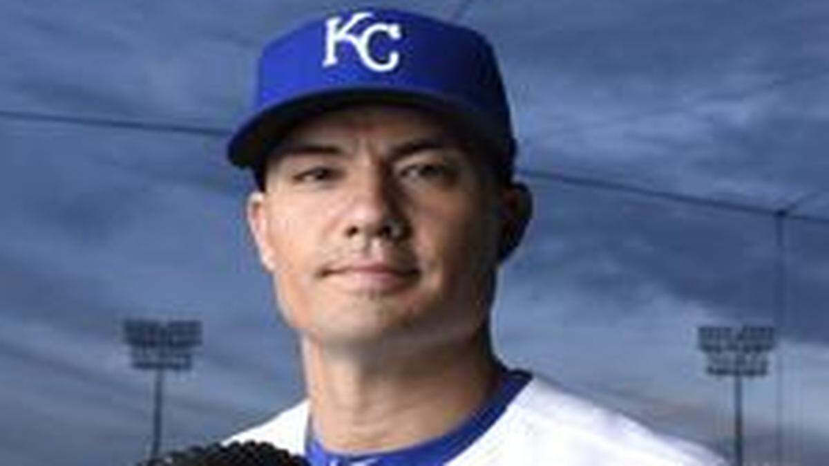 
Pitcher Jeremy Guthrie makes his first start of the 2015 season as the Royals face the Los Angeles Angels in the second game of a three-game series tonight in Anaheim, Calif.
