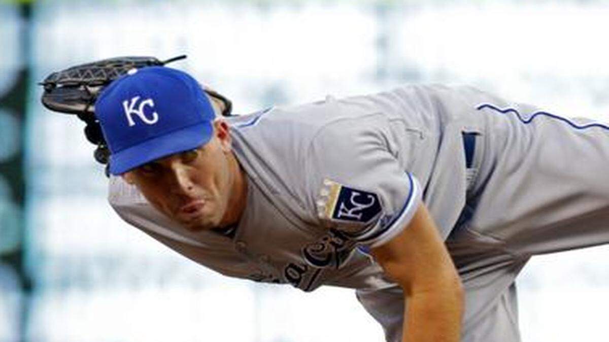 
Kansas City Royals pitcher Danny Duffy will replace Jason Vargas in the rotation until he recovers from an appendectomy.

