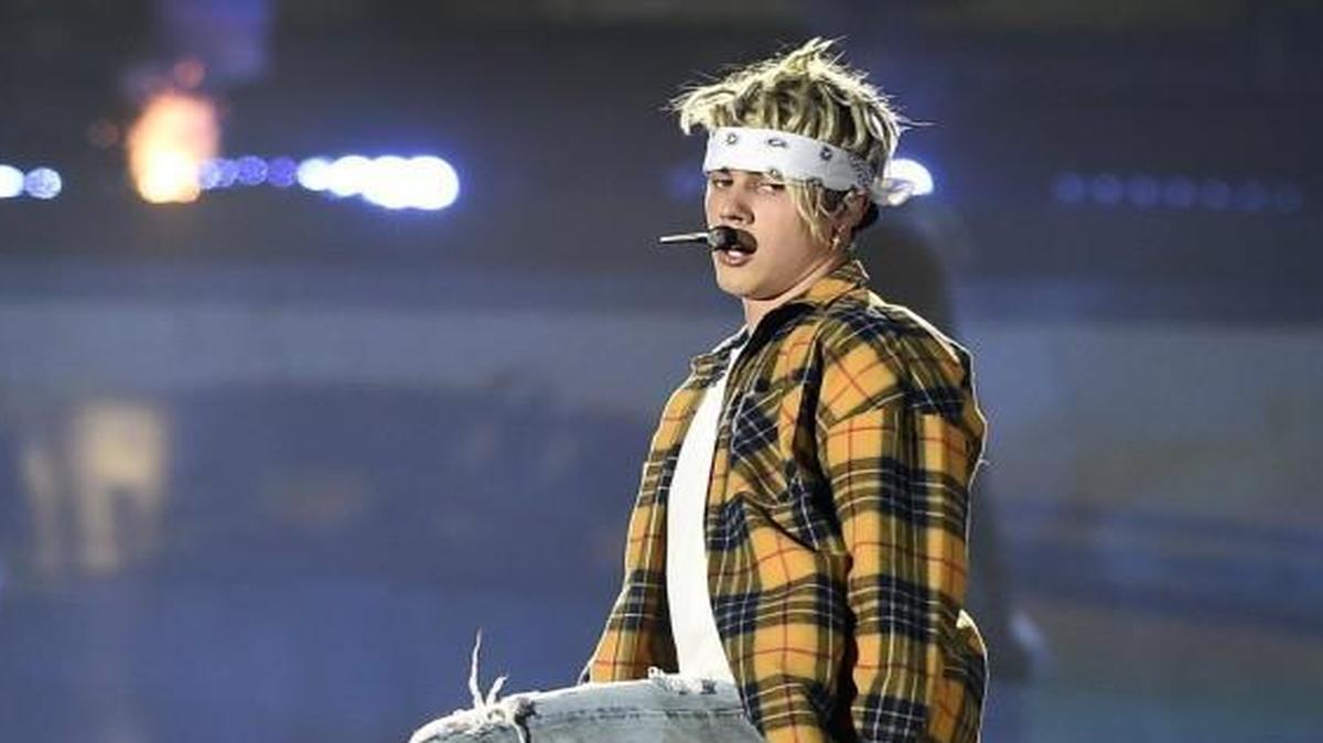 Justin Bieber performed in front of a full house Wednesday night at the Sprint Center, including a number of Royals players.