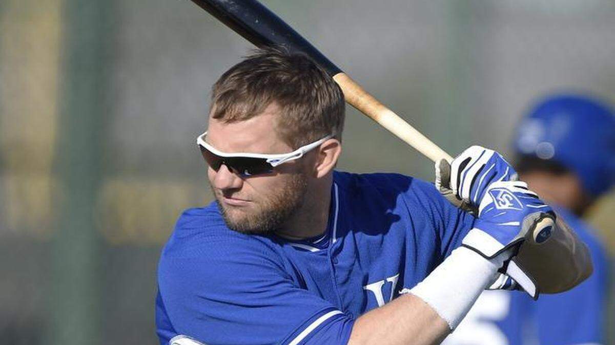 
Royals left fielder Alex Gordon stood in the batting box and watched pitches but did not swing during a spring training warmup on March 4 in Surprise, Ariz.
