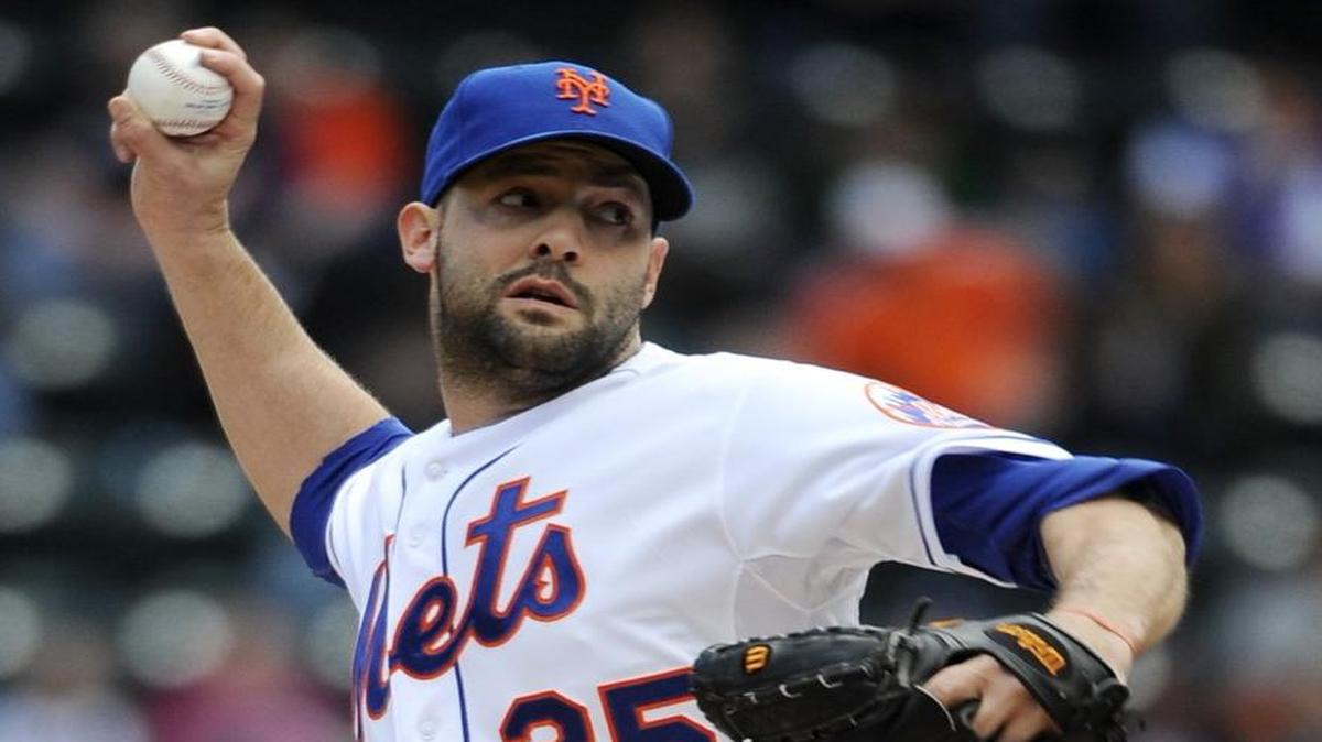 Mets pitcher Dillon Gee (35) throws against the Marlins during a game last year in New York.