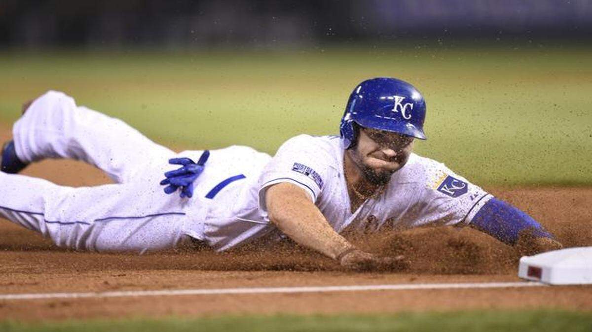 
Kansas City Royals’ Eric Hosmer dove head first into third base to beat the tag by Oakland Athletics third baseman Josh Donaldson during first inning on September 30, 2014 at Kauffman Stadium. Kansas beat Oakland 9-8 in 12 innings.
