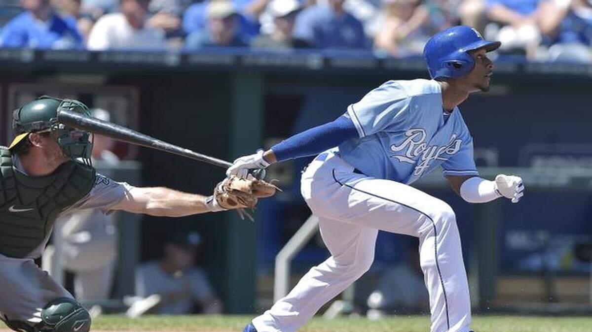 
the Royals' Jarrod Dyson (1) hit a sacrifice fly which scored Erik Kratz during Thursday's baseball game at Kauffman Stadium.
