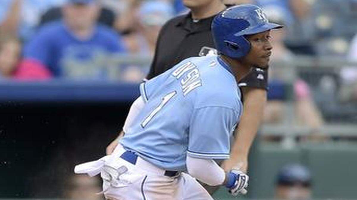 
The Kansas City Royals’ Jarrod Dyson (1) stole third base behind the San Francisco Giants’ Pablo Sandoval (48) in the eighth inning during Sunday’s game. Dyson will lead off in the opener against the Oakland A’s.


