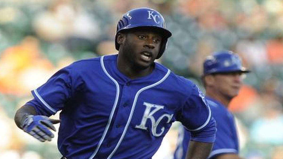 
The Royals’ Lorenzo Cain ran toward home plate for an inside-the-park homer in the seventh inning against the Detroit Tigers on Monday.

