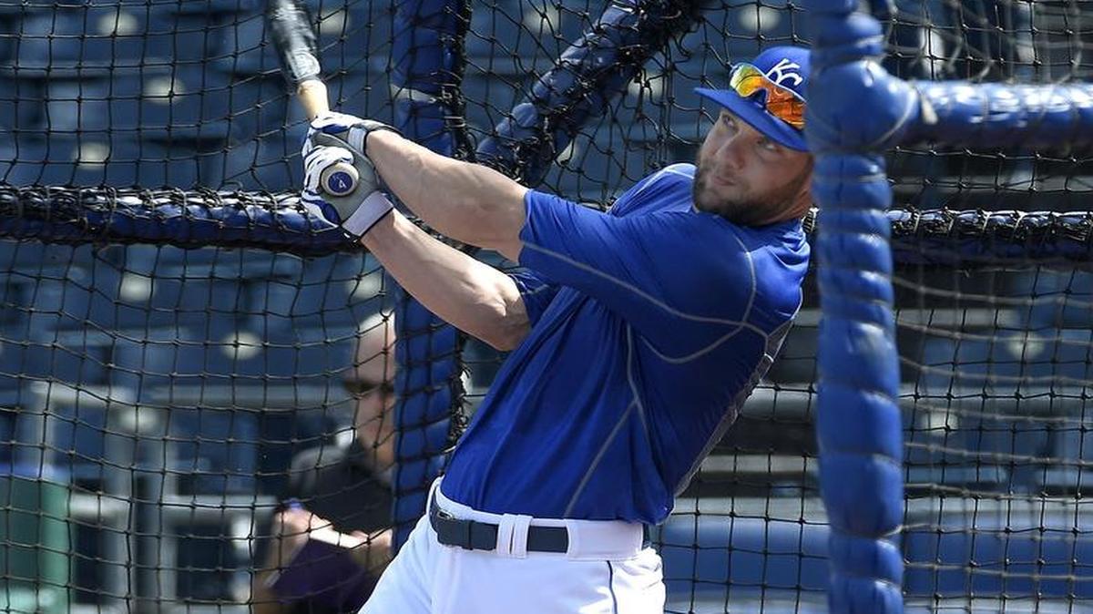 
Kansas City Royals left fielder Alex Gordon took batting practice before Saturday’s game.
