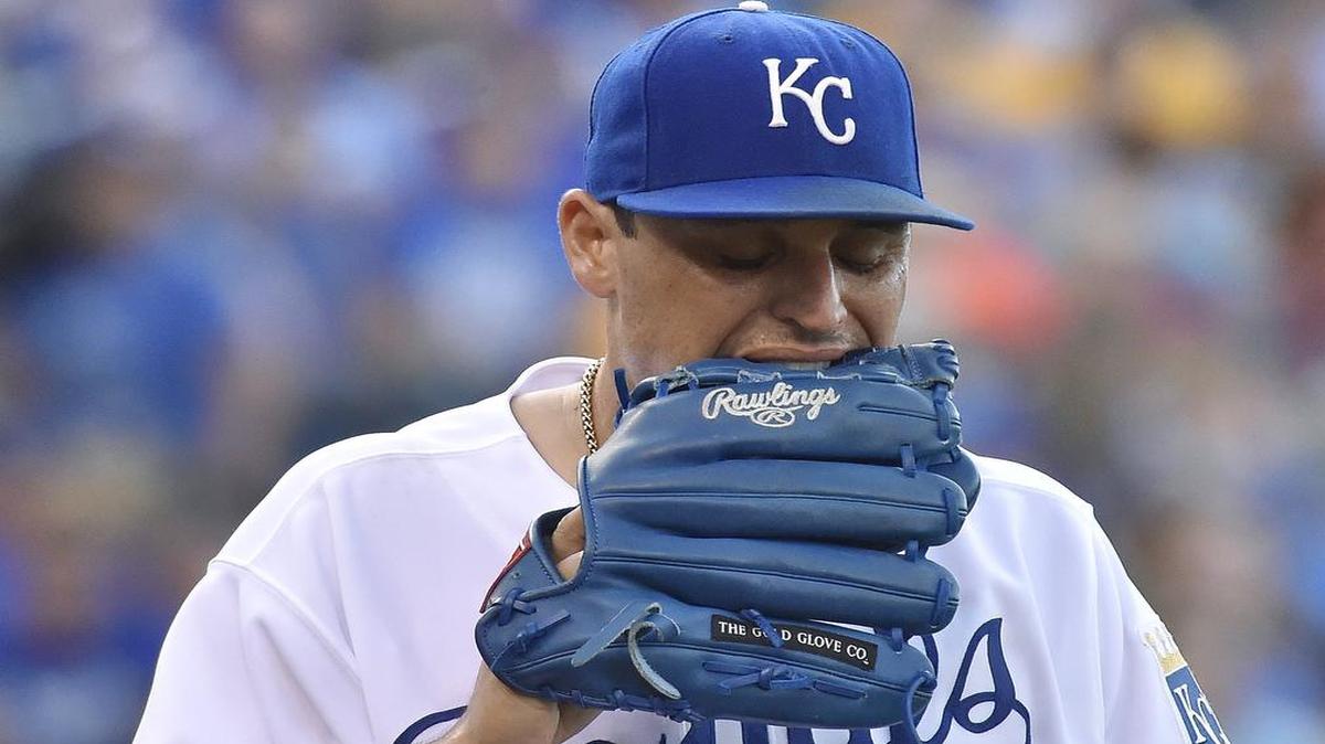 
Kansas City Royals starting pitcher Jason Vargas was in pain after throwing a pitch Tuesday night.
