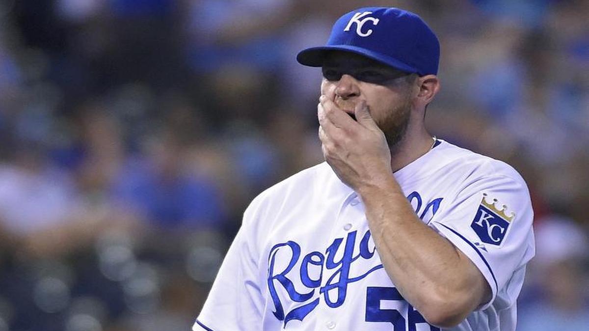 
The Royals will revisit the readiness of former closer Greg Holland on Thursday, as the team allows him some time to rest his sore right elbow, but it is unclear how the club will use him upon his return, or even activate him on the playoff roster. 

