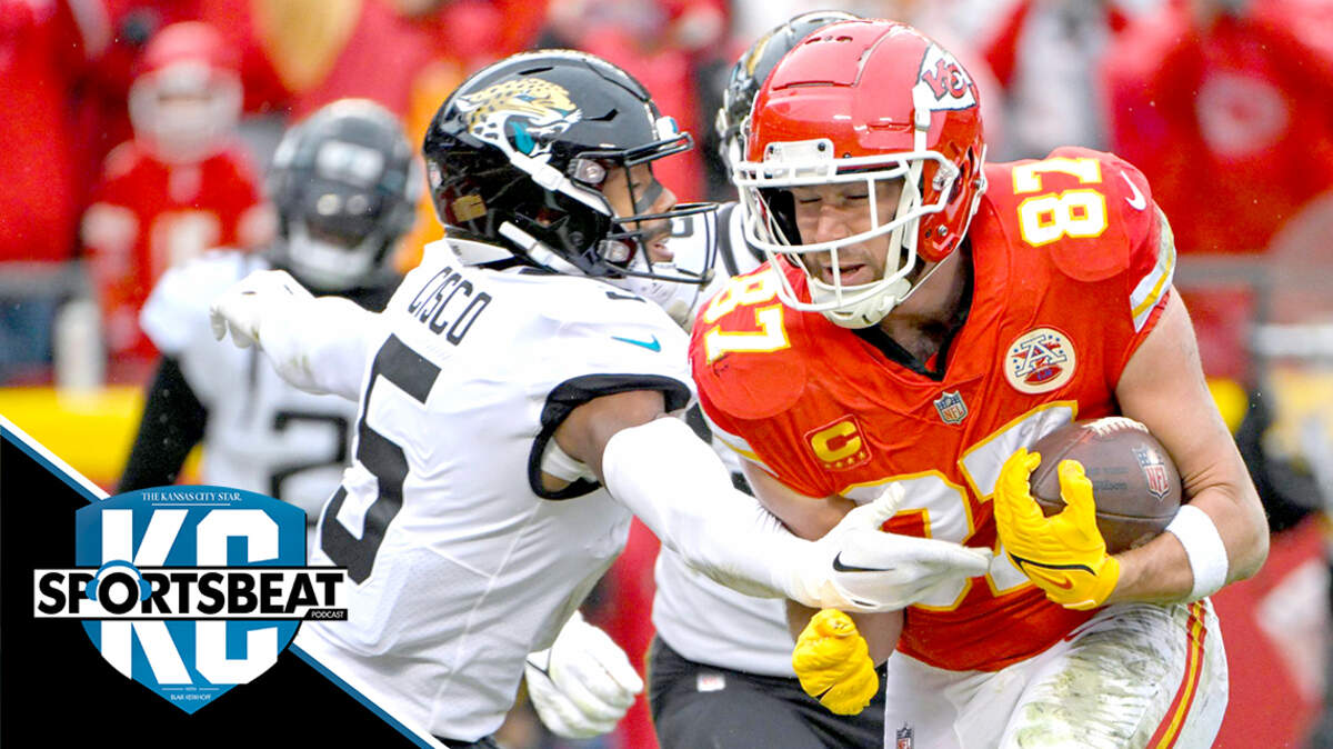 Kansas City Chiefs tight end Travis Kelce (87) goes in for a touchdown during the first half of the Divisional Round of the playoffs on Saturday, Jan. 212023, at GEHA Field at Arrowhead Stadium.