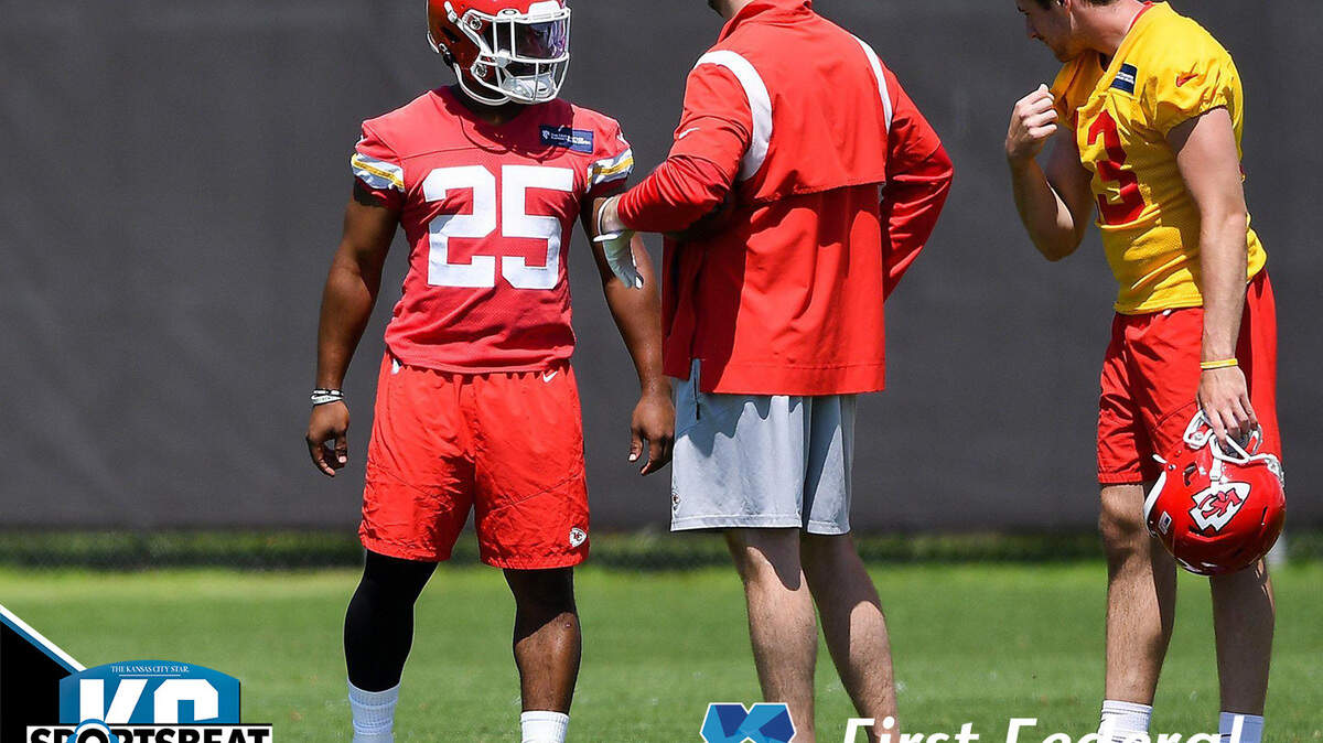 Running back Clyde Edwards-Helaire (25) participated in an OTA at the Kansas City Chiefs training facility Thursday, June 9, 2022.