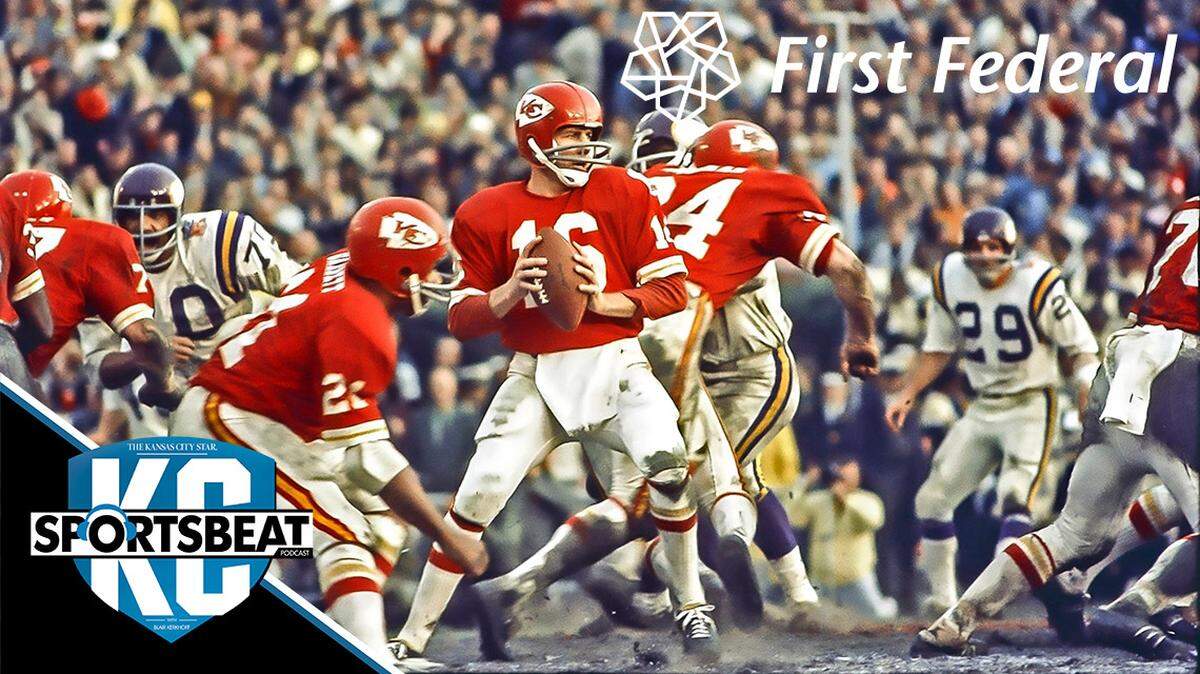 Kansas City Chiefs quarterback Len Dawson gets pass protection before throwing the final touchdown pass ofthe game to wide receiver Otis Taylor as the Chiefs defeated the Minnesota Vikings to win Super Bowl IV in 1970 at Tulane Stadium in New Orleans.