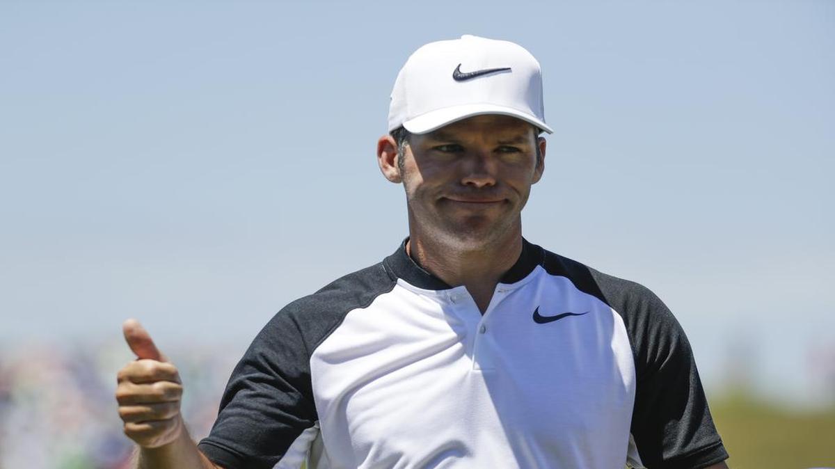 Paul Casey, of England, gave a thumbs-up on the ninth hole during the second round of the U.S. Open golf tournament on Friday at Erin Hills in Erin, Wis.
