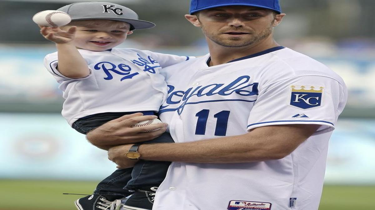 
Kansas City Chiefs quarterback Alex Smith held his son Hudson as he threw out a first pitch before a game between the Kansas City Royals and New York Yankees last year.
