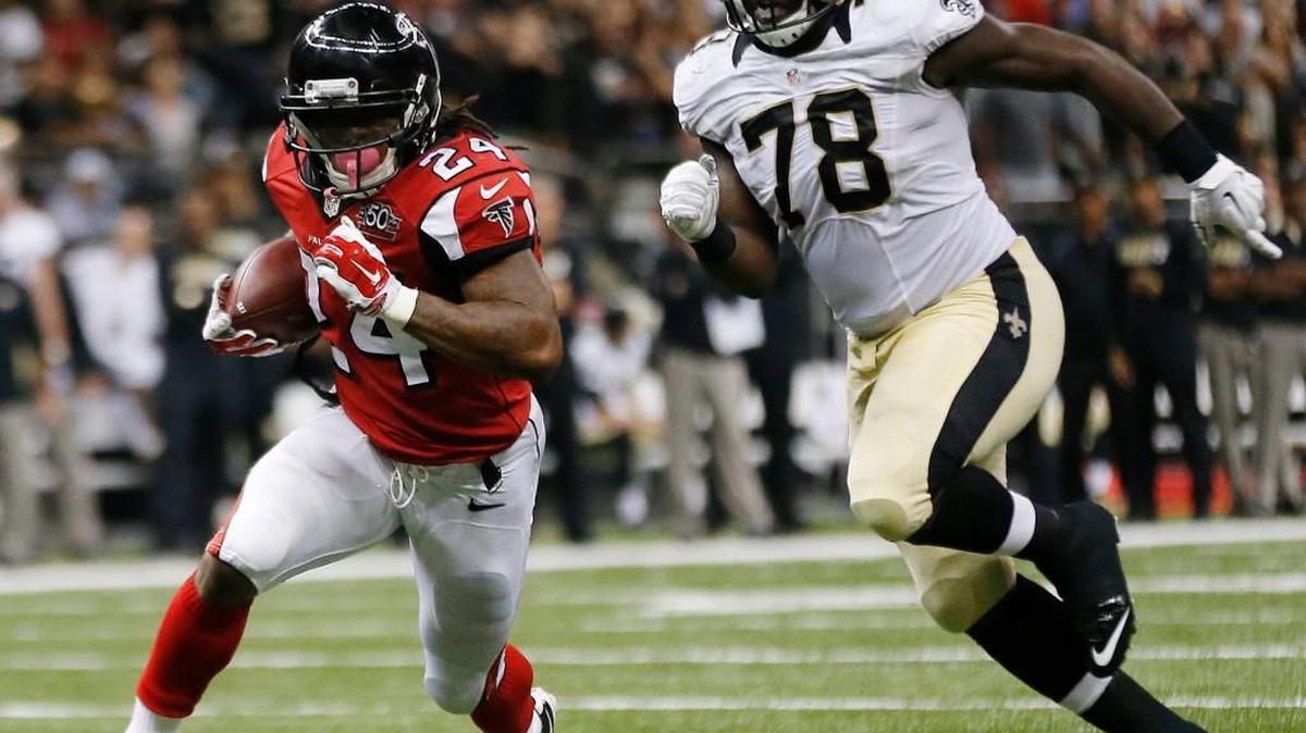 
Atlanta Falcons running back Devonta Freeman has been a fantasy powerhouse so far this season.
