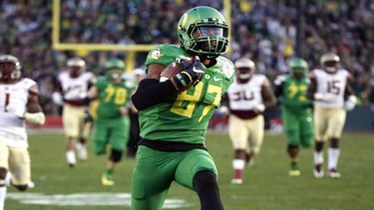 
Oregon wide receiver Darren Carrington has been ruled ineligible for Monday’s College Football Playoff championship game against Ohio State.


