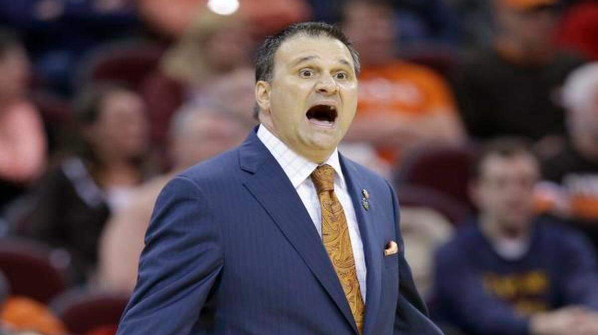 
Bowling Green head coach Chris Jans yelled to players during the second round of the Mid-American Conference tournament on March 11 in Cleveland. Bowling Green fired Jans on Thursday.
