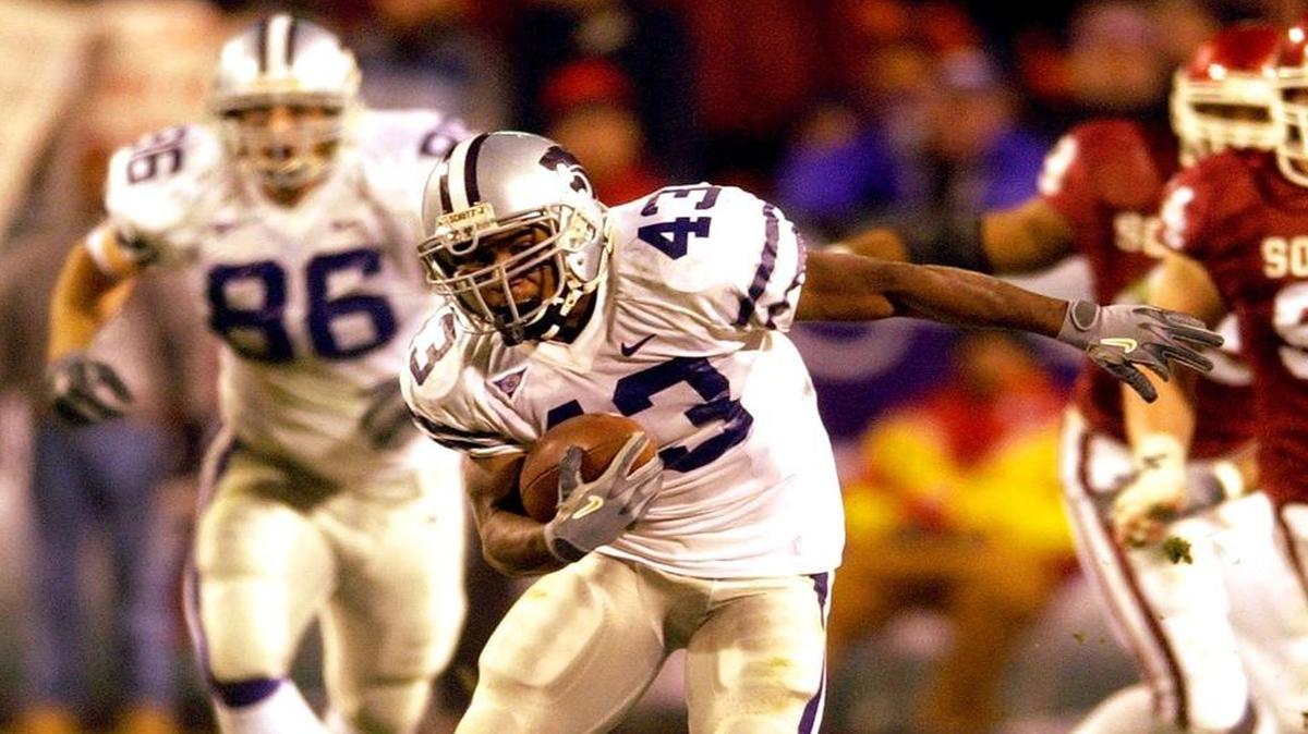 Kansas State running back Darren Sproles ran away from Oklahoma defenders for 235 yards in the Wildcats’ 35-7 victory in the 2003 Big 12 championship game.