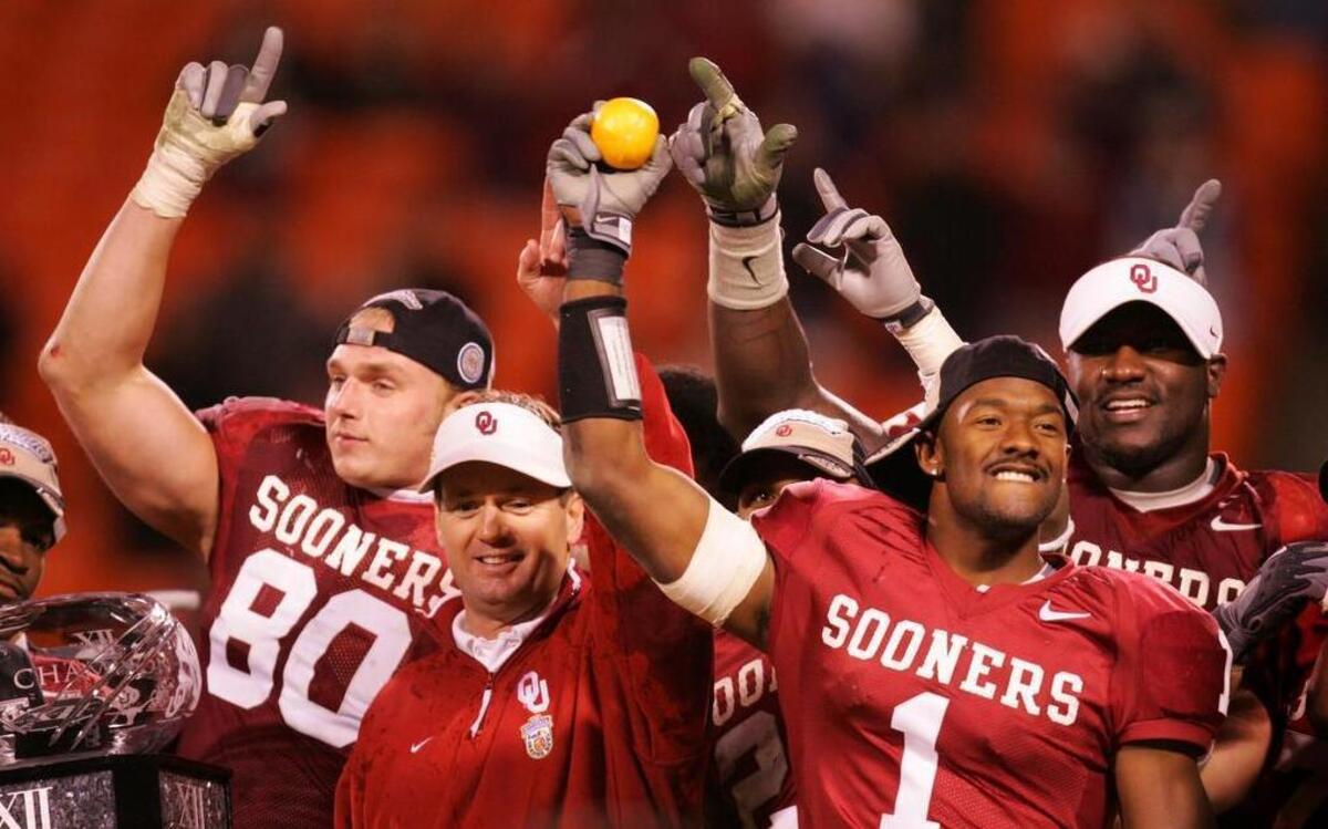 Oklahoma football coach Bob Stoops celebrated with Sooners wide receiver Mark Bradley (right) after a 42-3 victory over Colorado in the 2004 Big 12 Championship Game at Arrowhead Stadium. Stoops’ OU teams won four Big 12 title games at Arrowhead.