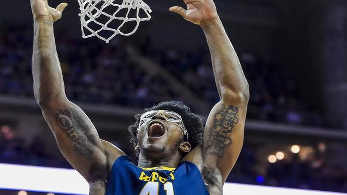 West Virginia forward Devin Williams slammed in two of his 31 points in the Big 12 championship game Saturday night.
