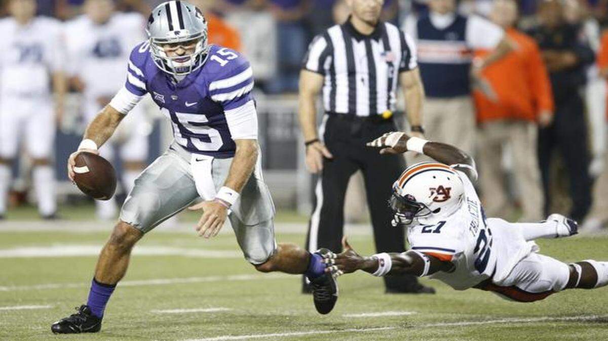 
K-State quarterback Jake Waters (15) looks downfield for a receiver in the second half against Auburn.
