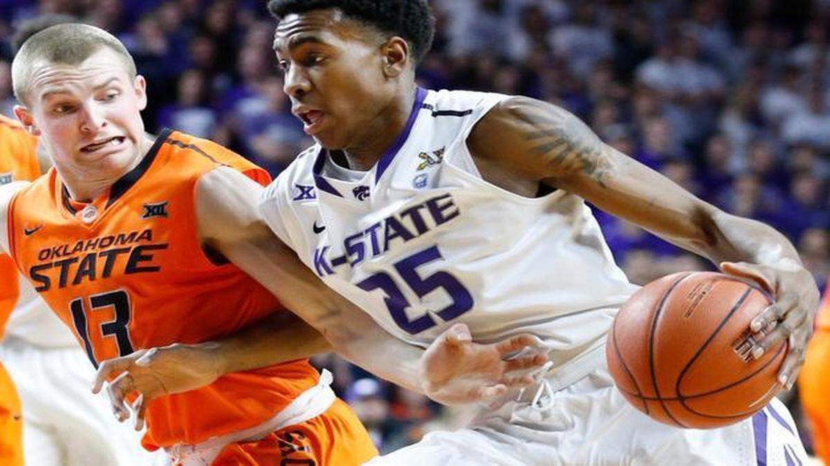
K-State sophomore Wesley Iwundu tries to drive past Oklahoma State’s Phil Forte.(January 24, 2015)
