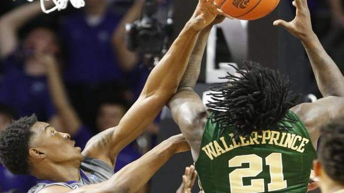 
Kansas State’s Wesley Iwundu (right) rejected a shot by Baylor’s Taurean Prince (21) at Bramlage Coliseum in Manhattan, Kan., on Jan. 17. K-State won 63-61. K-State will play Iowa State on Tuesday with first place in the Big 12 on the line.


