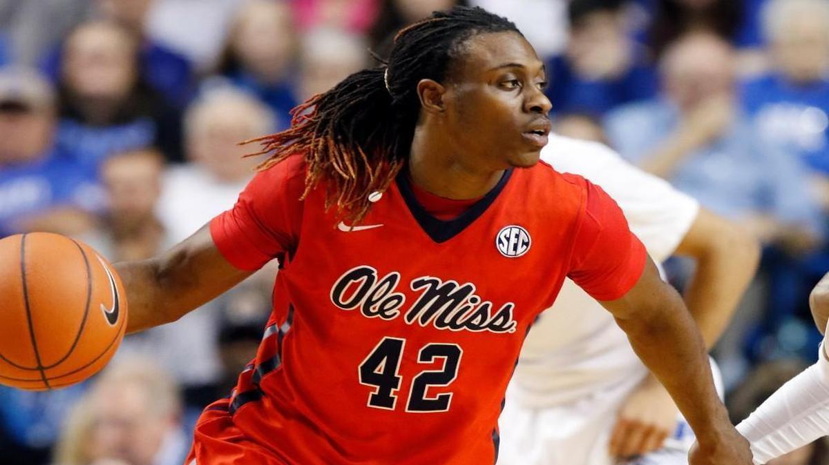 Mississippi’s Stefan Moody looks for an open teammate against Kentucky.