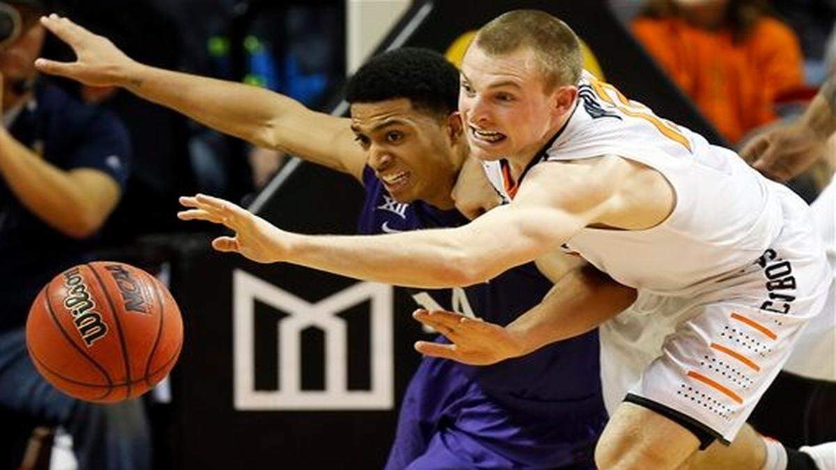 
Oklahoma State's Phil Forte III (right) and Kansas State's Justin Edwards chased a loose ball during Saturday’s Big 12 basketball game at Gallagher-Iba Arena in Stillwater. Oklahoma State won 61-47. 
