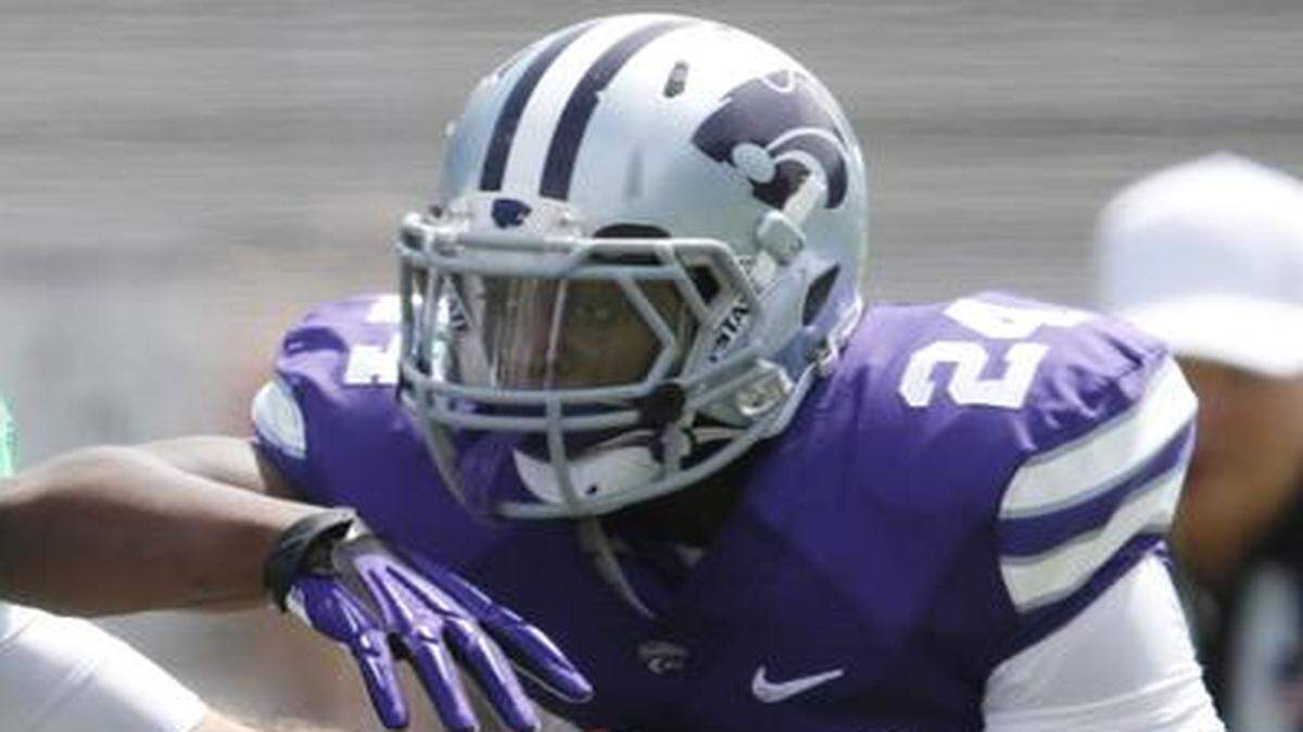 
K-State quarterback Jake Waters hands off the ball to Charles Jones during the spring game April 26.
