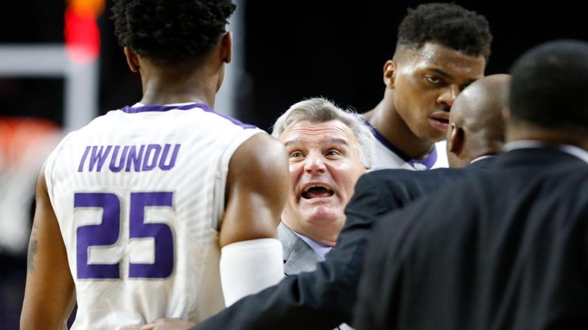 K-State coach Bruce Weber talks with forward Wesley Iwundu during the Oklahoma game in February.