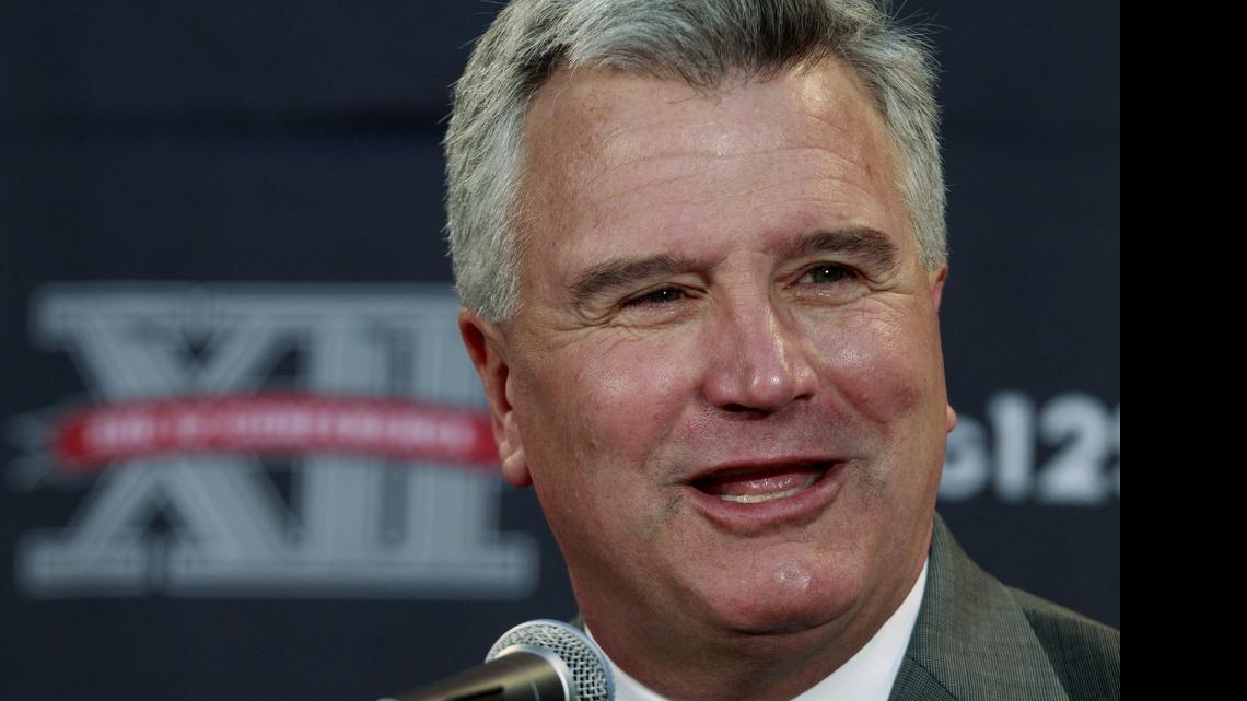 
Kansas State coach Bruce Weber locked up his 2015 recruiting class after signing Ron Freeman, a shooting guard from Los Angeles, Calif. 
