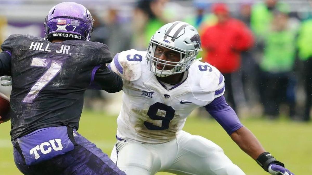 K-State linebacker Elijah Lee sizes up TCU quarterback Kenny Hill before making the tackle. (December 3, 2016)