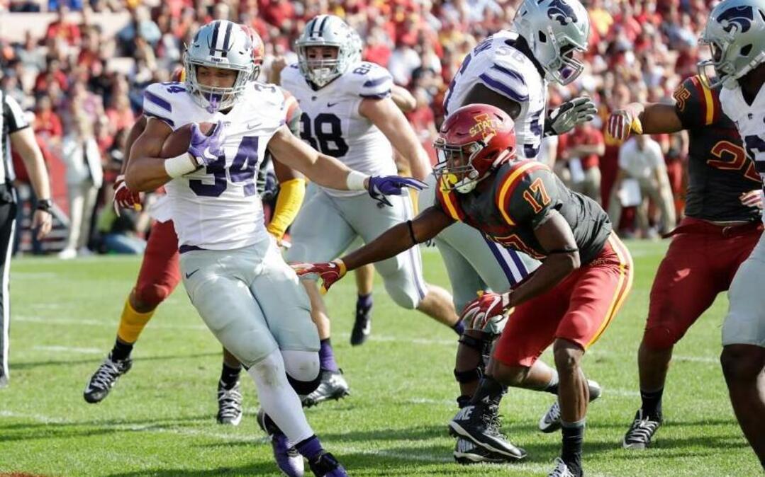 Kansas State running back Alex Barnes runs for a third-quarter touchdown against Iowa State. He had five carries for 37 yards in the quarter, but didn’t get the ball in the fourth quarter.