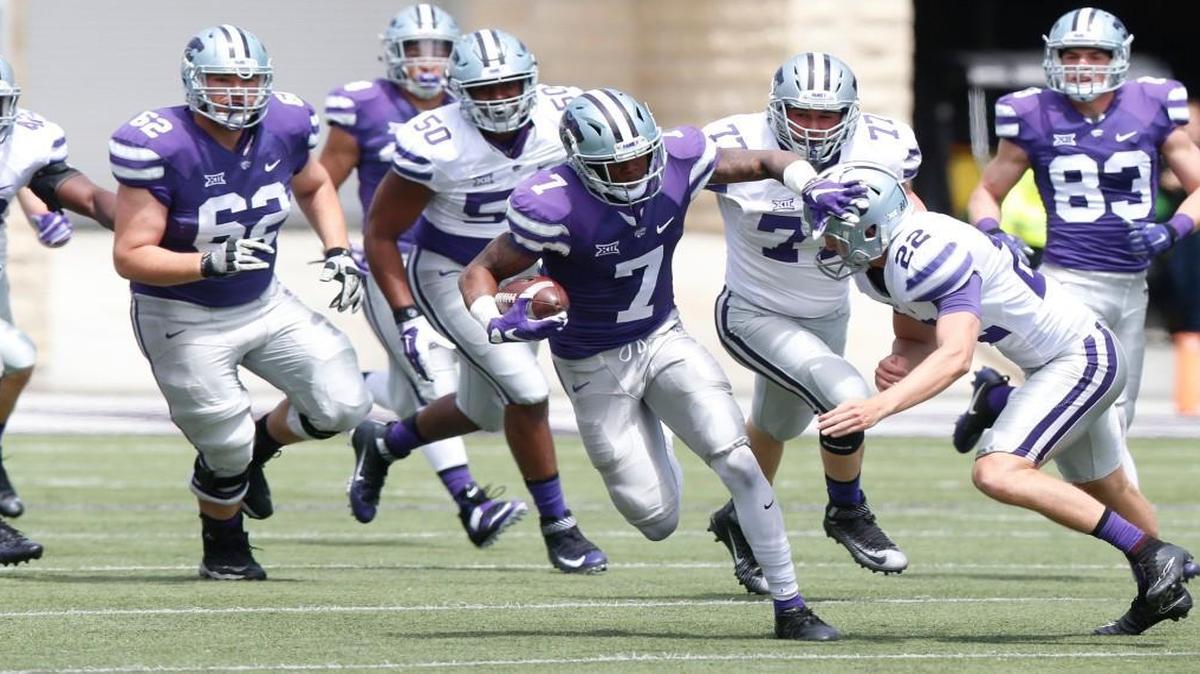Kansas State receiver Isaiah Zuber runs through a group of teammates at the spring game. (April 22, 2017)