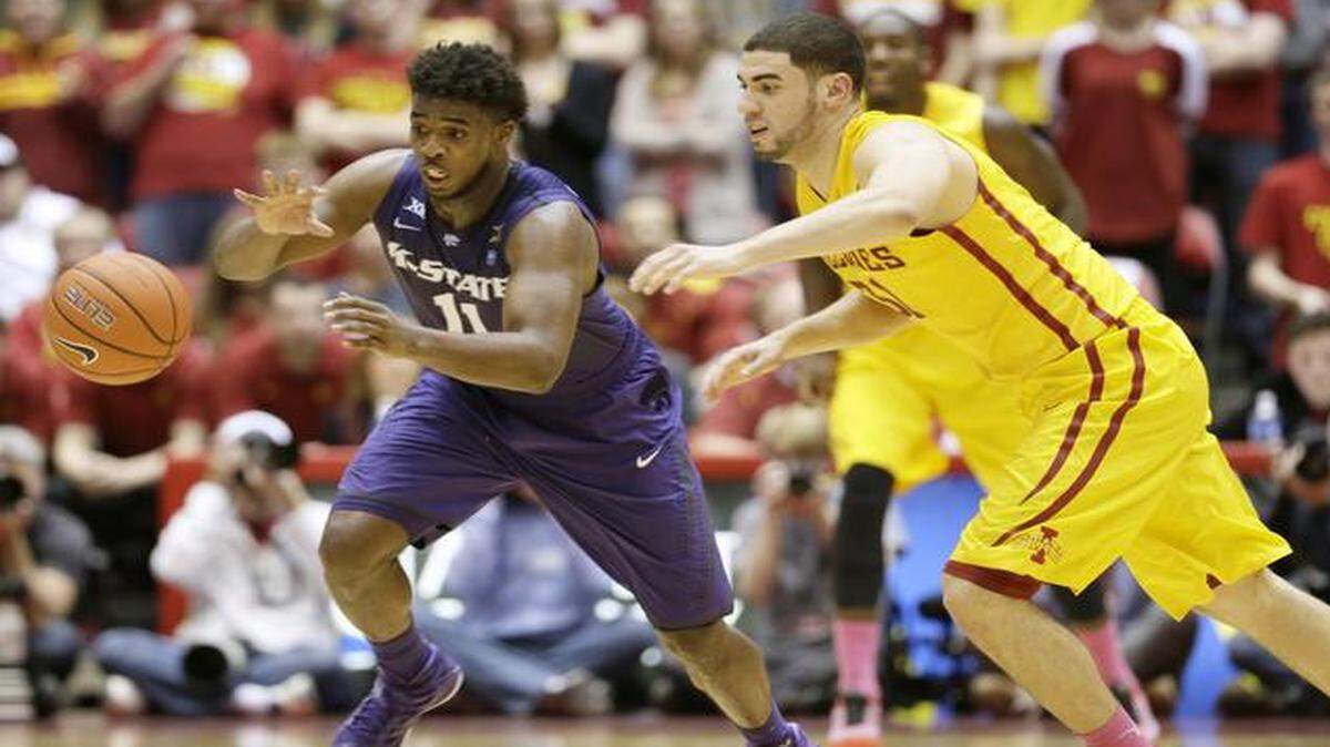 
Kansas State’s Nino Williams stole the ball from Iowa State forward Georges Niang during the second half of Tuesday’s game.
