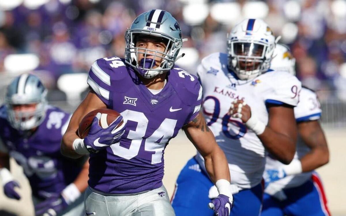 K-State running back Alex Barnes breaks free against Kansas. (Nov. 26, 2016)